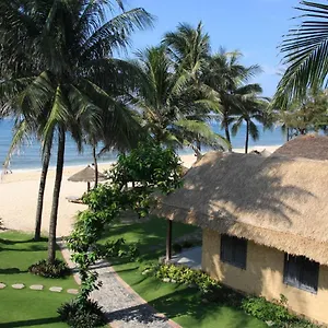 4* Station touristique Bamboo Village &